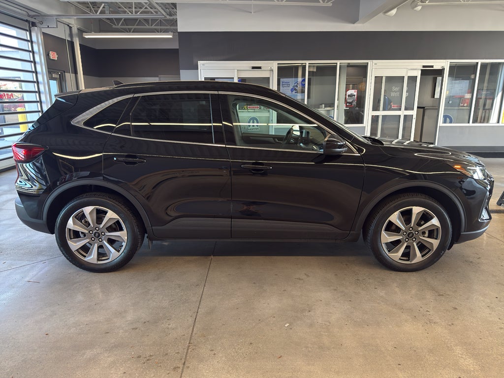 2025 Ford Escape Platinum