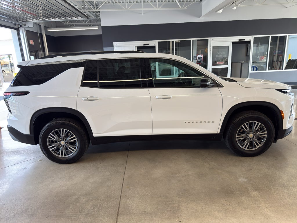 2026 Chevrolet Traverse FWD LT