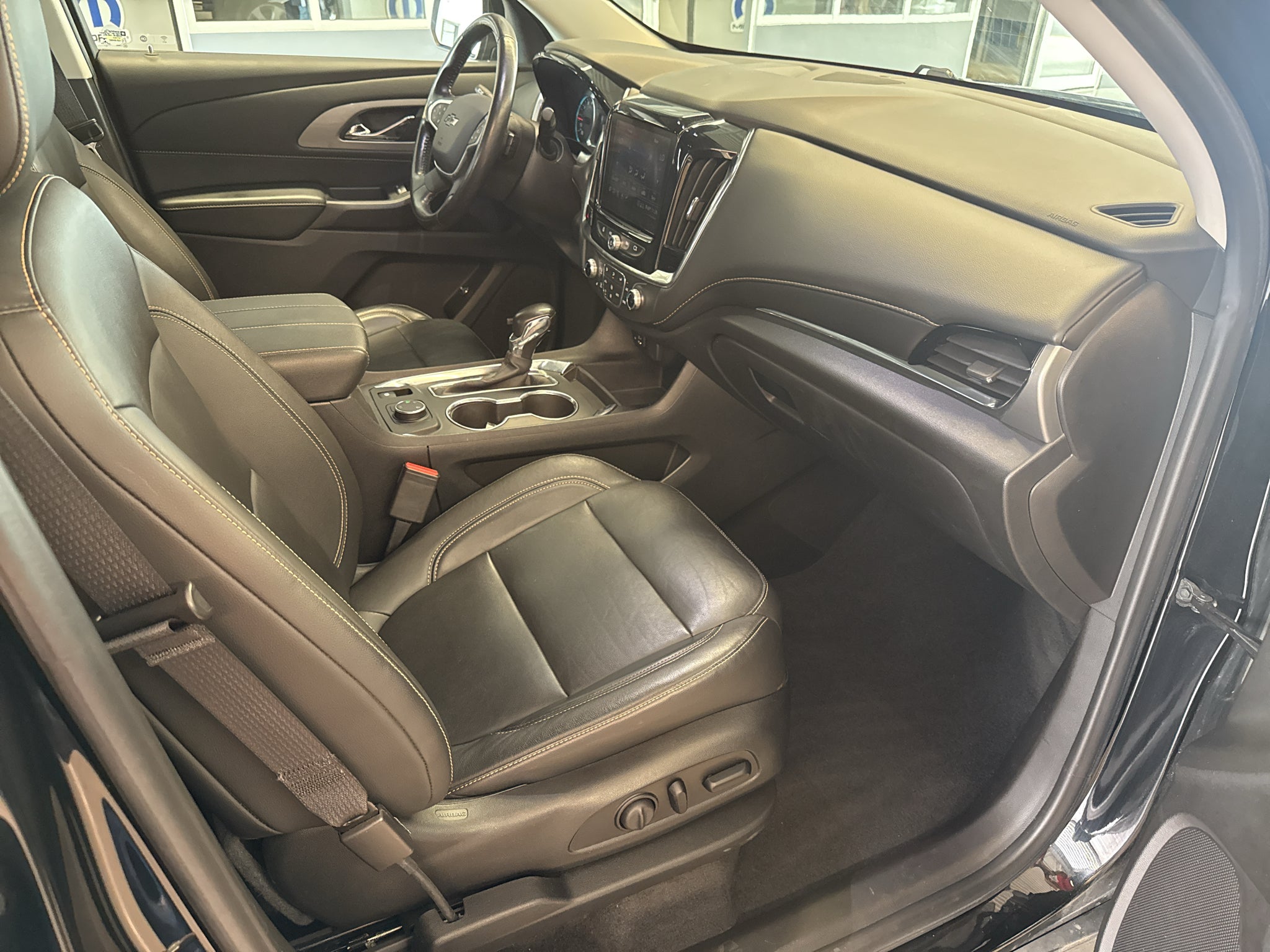 2021 Chevrolet Traverse LT Leather