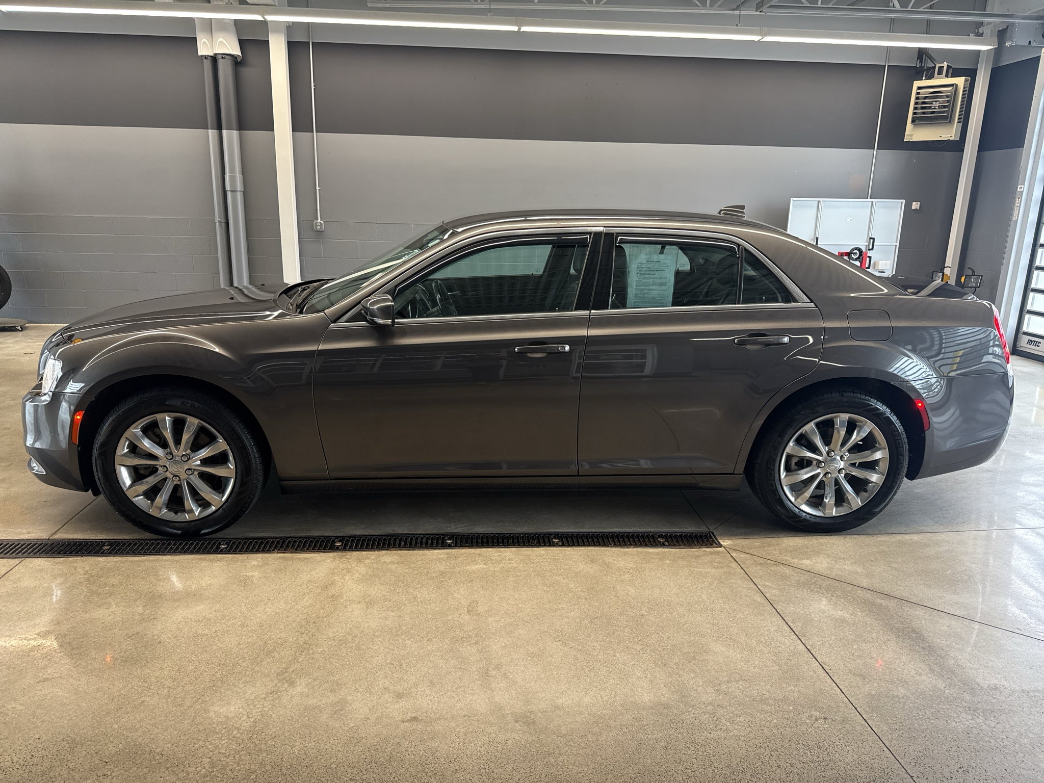 2021 Chrysler 300 Touring L