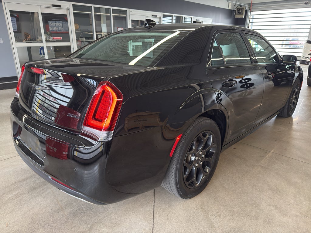 2023 Chrysler 300 300 Touring L