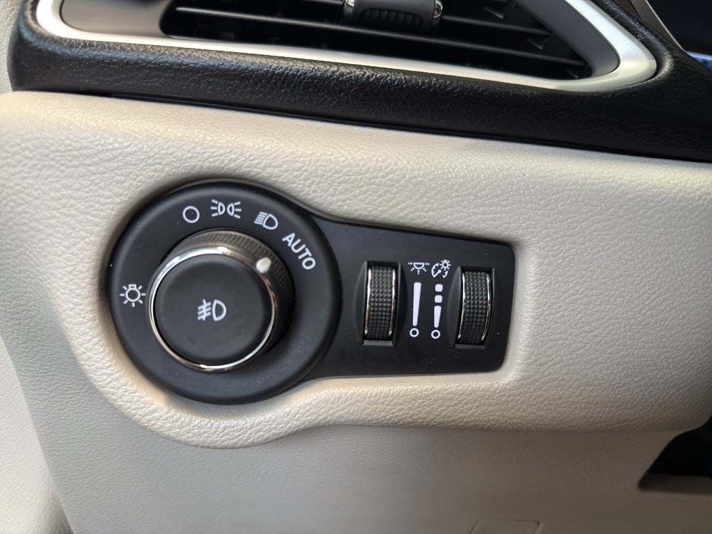 2017 Chrysler Pacifica Touring-L