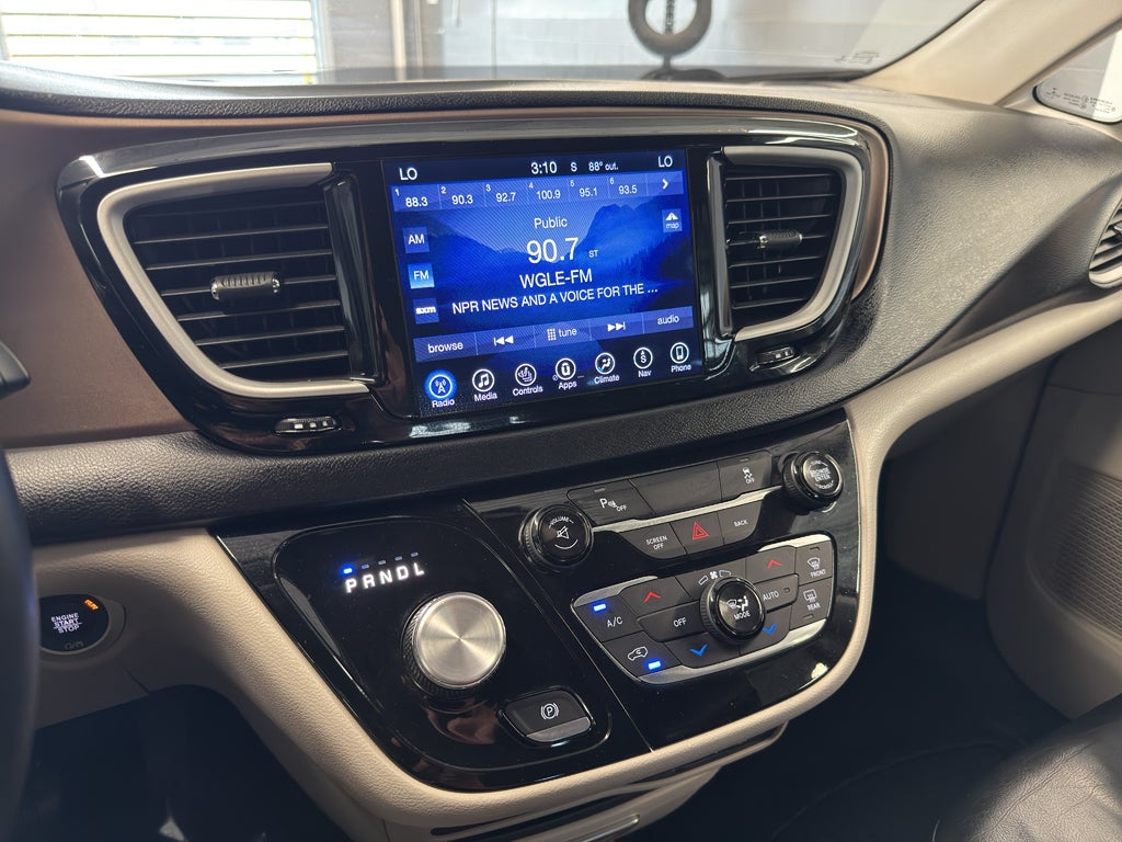 2017 Chrysler Pacifica Touring-L