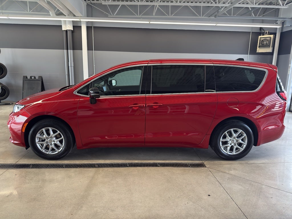 2025 Chrysler Pacifica Select