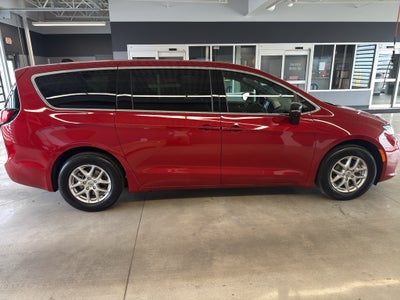 2025 Chrysler Pacifica Select