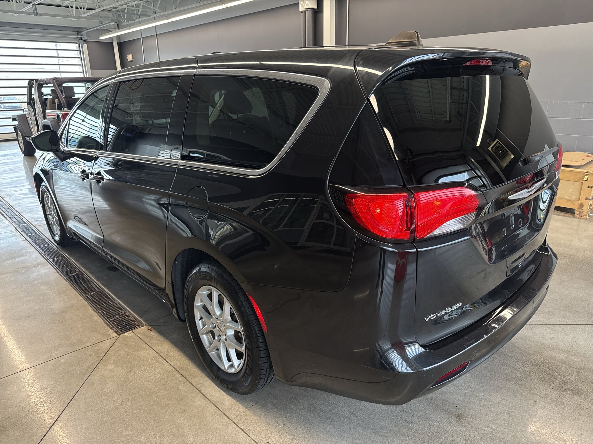 2023 Chrysler Voyager LX