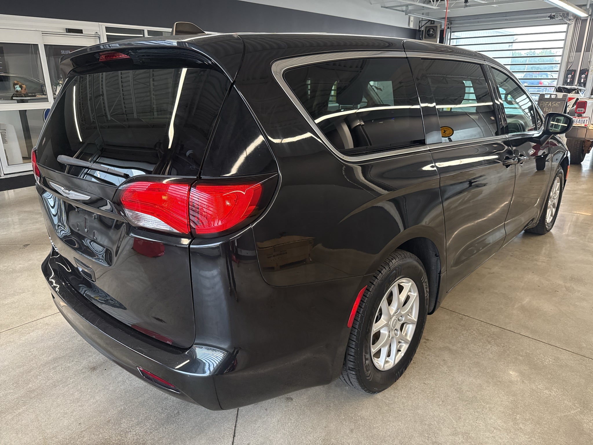 2023 Chrysler Voyager LX