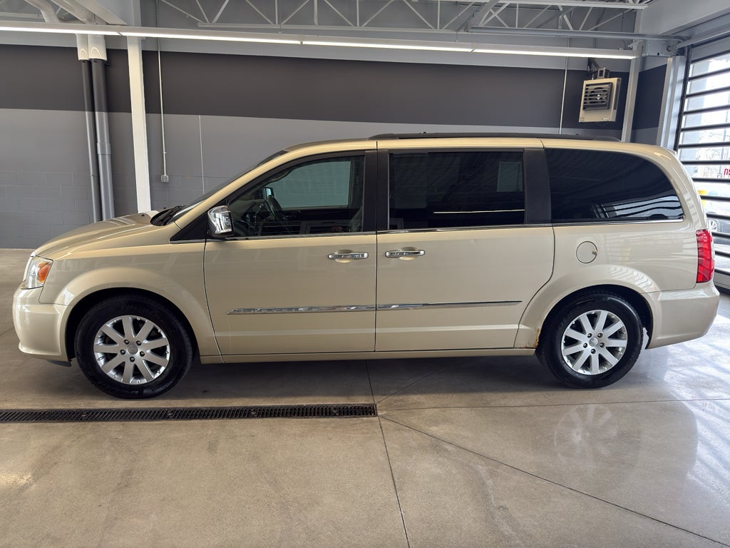 2012 Chrysler Town & Country Touring-L