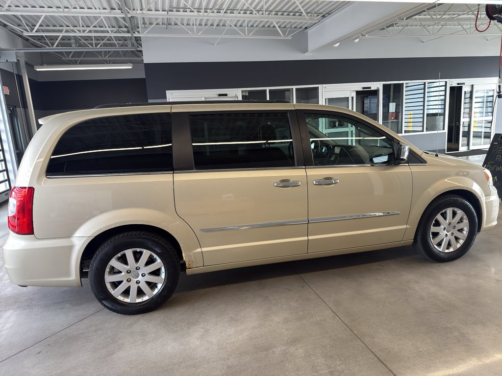 2012 Chrysler Town & Country Touring-L