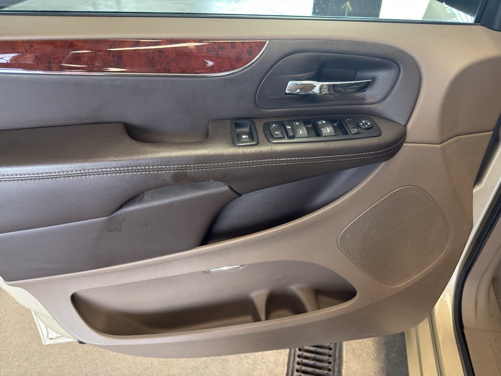 2012 Chrysler Town & Country Touring-L