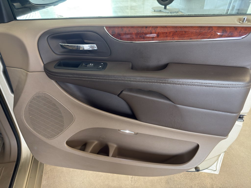 2012 Chrysler Town & Country Touring-L