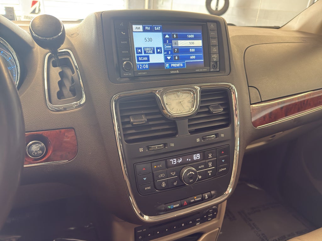 2012 Chrysler Town & Country Touring-L