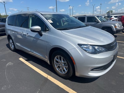 2023 Chrysler Voyager LX