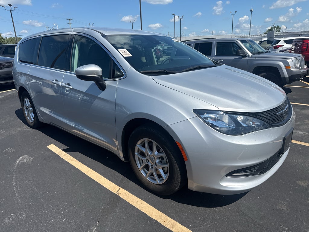 2023 Chrysler Voyager LX