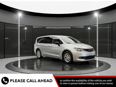 2024 Chrysler Voyager LX