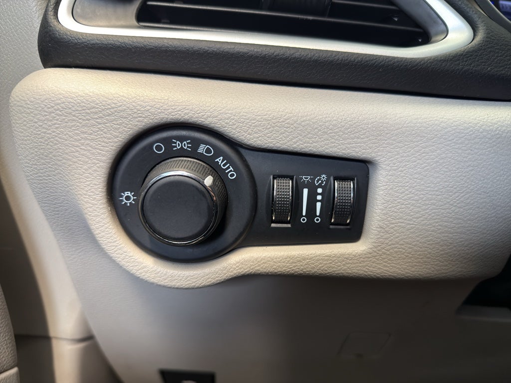 2024 Chrysler Voyager LX