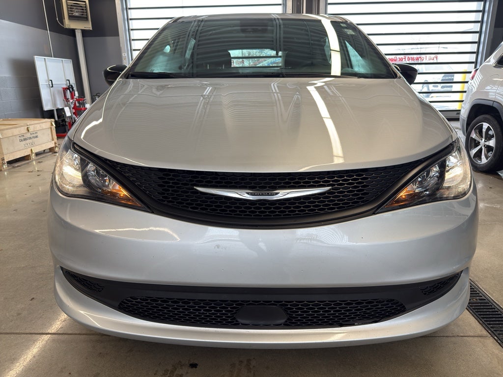 2024 Chrysler Voyager LX