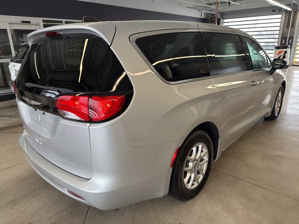 2024 Chrysler Voyager LX