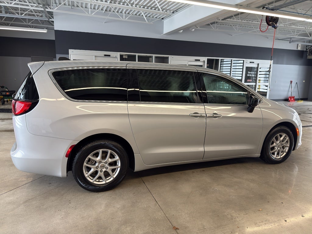 2024 Chrysler Voyager LX