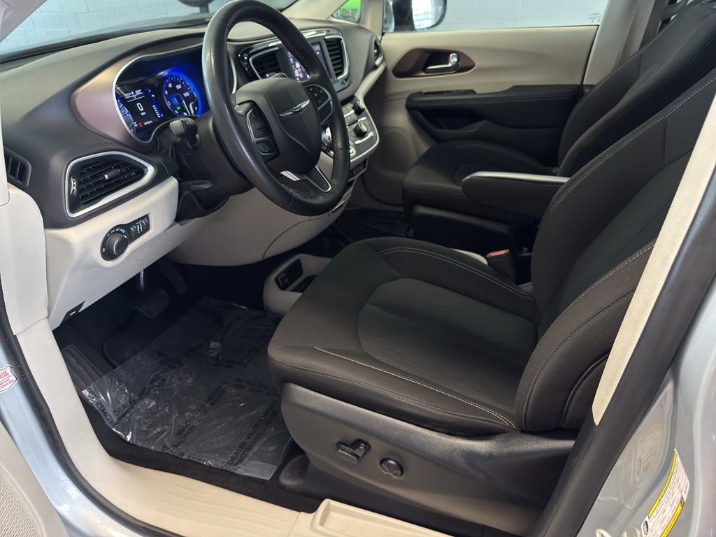 2024 Chrysler Voyager LX