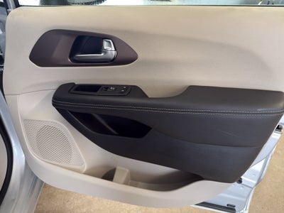 2024 Chrysler Voyager LX