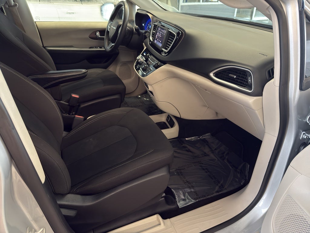 2024 Chrysler Voyager LX