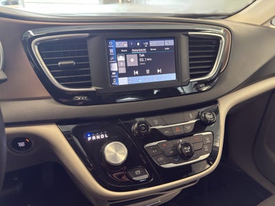 2024 Chrysler Voyager LX