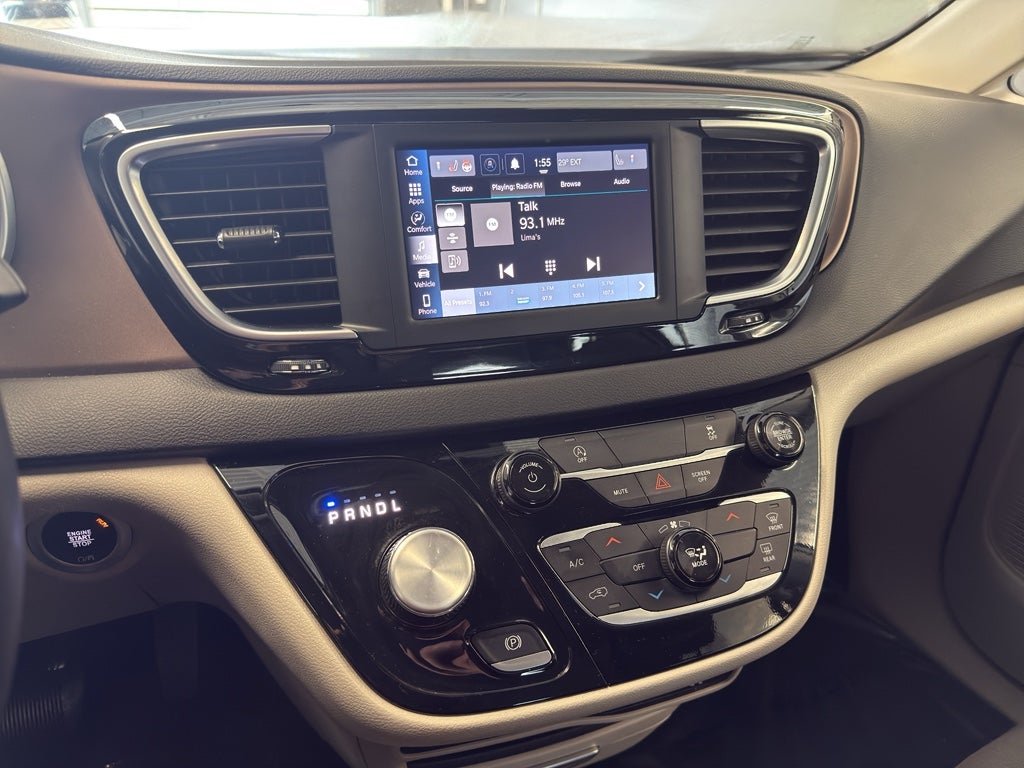 2024 Chrysler Voyager LX