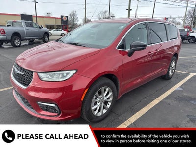 2025 Chrysler Pacifica Select