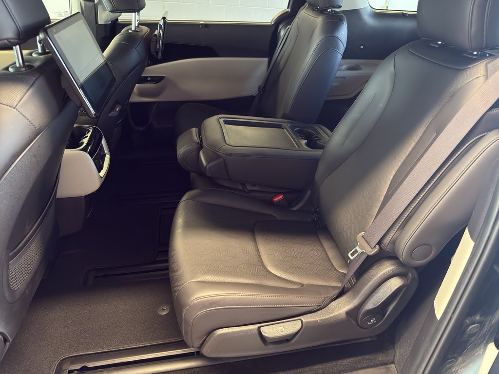 2024 Kia Carnival SX